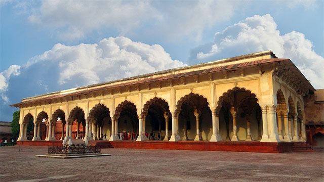 dewan e aam of Agra fort