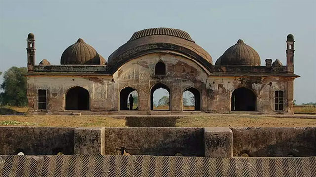 Previous grave of Mumtaz Mahal