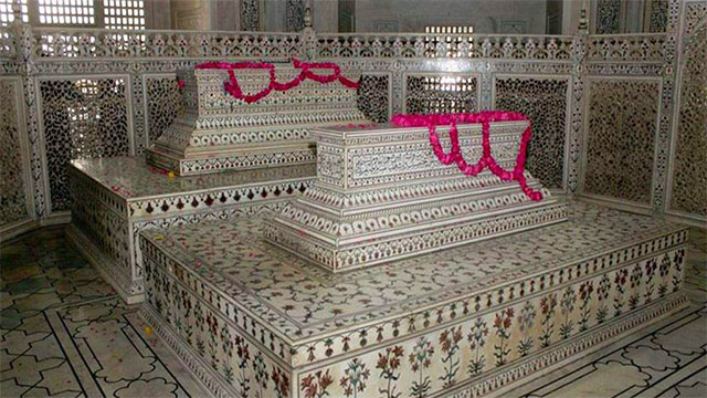 Grave of Shahjahan and Mumtaz