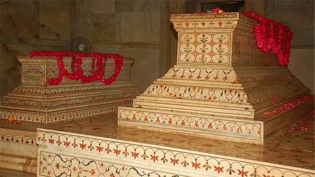 Original grave of Shahjahan and Mumtaz
