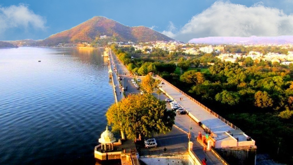 Best Udaipur tourist places to enjoy lunch